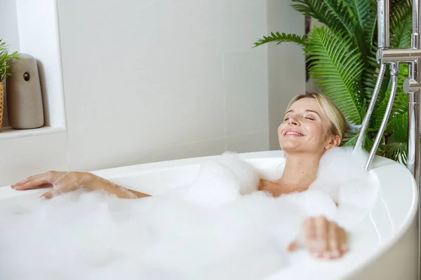 Attractive Caucasian Young Female Enjoying Bubbles Relaxing Taking Bath Morning — Stok Foto