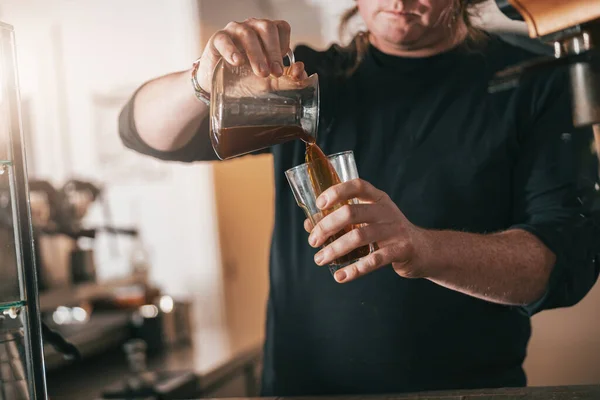 Barista Pouring Fresh Made Coffee Glasses Coffee Shop High Quality — Fotografia de Stock