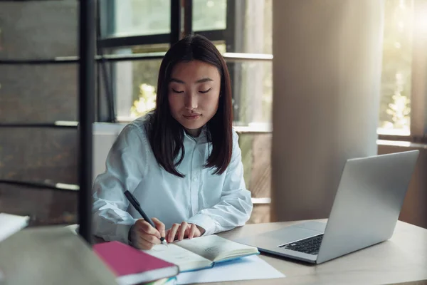 Attractive Asian Businesswoman Working Laptop Modern Office Blurred Background — Foto Stock