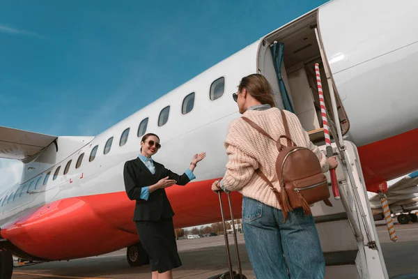 Woman Stewardess Standing Airplane Inviting Board Blurred Background — Foto de Stock