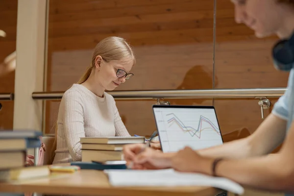 Two Friends Students Laptop Books Studying University Library Education Concept — Stok Foto