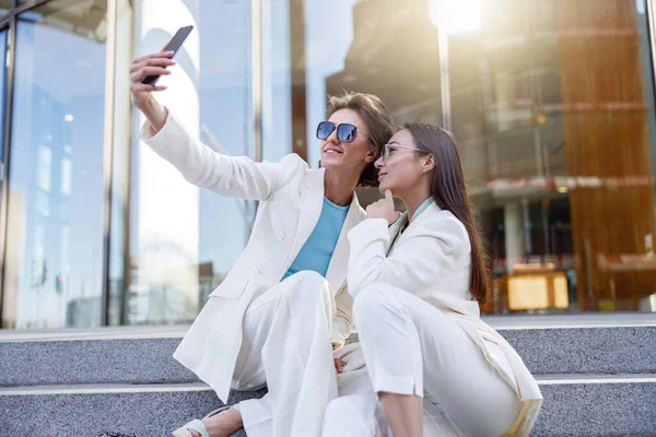 Two Female Friends Have Rest Stairs Making Selfie Background Cityscapes — Foto de Stock