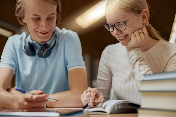 Two Talented Students Working Together University Project Sitting Library Education — Stockfoto