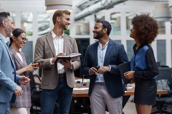 Businesspeople Talking While Standing Office Break Teamwork Concept High Quality —  Fotos de Stock