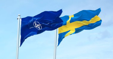NATO İsveç bayrağına karşı 4K sallıyor. 