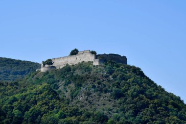 Avusturya, eski kale Heimoburg harabesi namı diğer Hainburg kalesi.