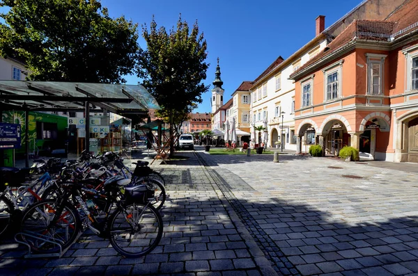 2021年9月24日 奥地利巴德雷德克斯堡 位于与斯洛文尼亚交界的市中心广场上 有咖啡店 市场摊位和市政厅 — 图库照片