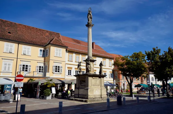 Bad Radkersburg Oostenrijk September 2021 Onbekenden Het Dorpsplein Met Cafe — Stockfoto