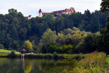 Avusturya, Sulmsee Gölü ve Seggau Kalesi, Seggauberg, Leibnitz, Styria yakınlarında.