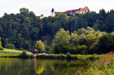 Avusturya, Sulmsee Gölü ve Seggau Kalesi, Seggauberg, Leibnitz, Styria yakınlarında.