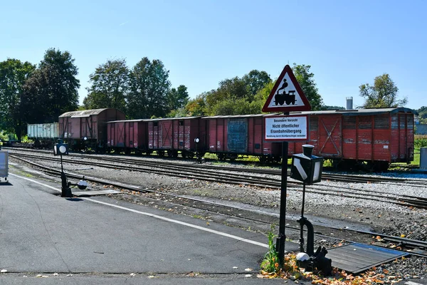 Austria Pizarra Signo Ser Cuidadoso Paso Nivel Aprobado Del Tren —  Fotos de Stock