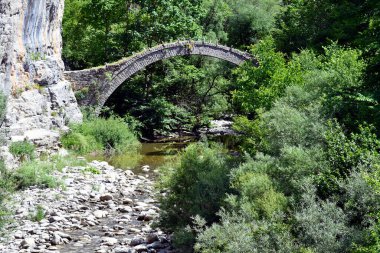Yunanistan, Epirus, ortaçağ Lazaridi-Kontodimou taş köprüsü 
