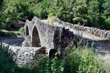Yunanistan, Epirus, Ortaçağ Milos taş köprüsü ve su değirmeni