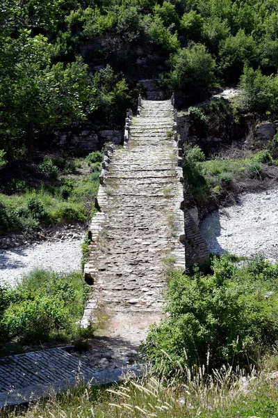 Grecia Epiro Ponte Medievale Pietra Plakidas Sul Fiume Voidomatis Secco — Foto Stock