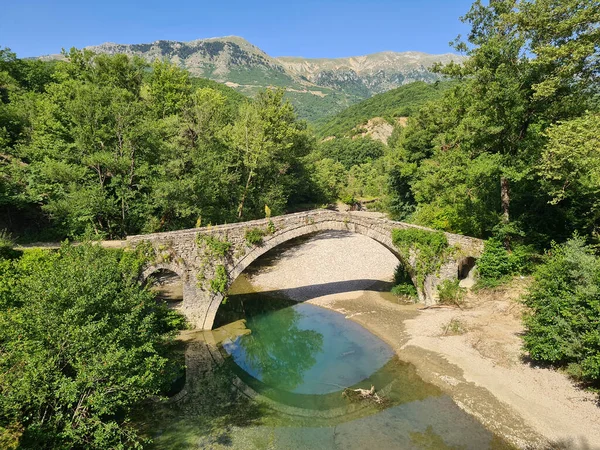 Grecja Starożytny Kamienny Most Kamber Aga Aka Kamper Aga Odbiciem — Zdjęcie stockowe
