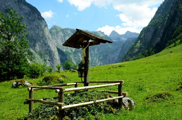 Německo Koenigssee Socha Krista Horami Pozadí Salet Preferovaná Turistická Destinace — Stock fotografie