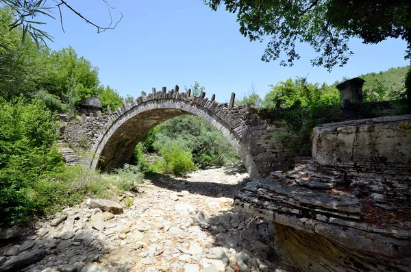 ギリシャ エピルス 歴史的な石造りの橋 キャプテンArkoudas橋別名キャプテンベアブリッジZagori別名Zagorochoria地区 — ストック写真