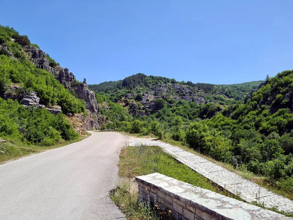 Grécia Estrada Montanha Sinuosa Com Vista Para Aldeia Kipoi Aka — Fotografia de Stock