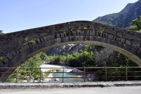 Grekland Epirus Gamla Stenbron Över Floden Arachthos Nationalparken Tzoumerka Peristeri — Stockfoto