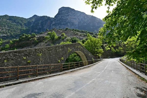 Grécia Épiro Paisagem Com Ponte Antiga Nova Sobre Rio Arachthos — Fotografia de Stock