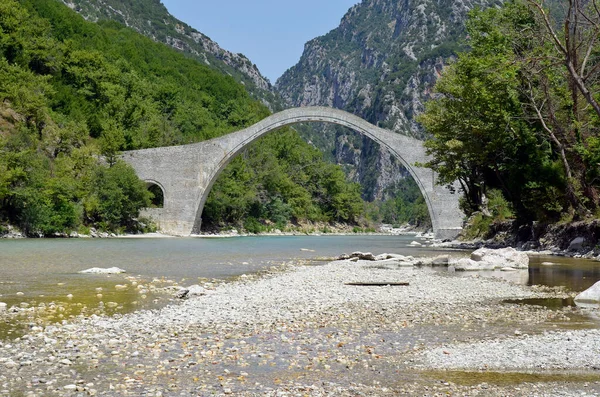Grekland Plakabron Över Arakthos Floden Den Största Envälvda Stenbron Balkan — Stockfoto