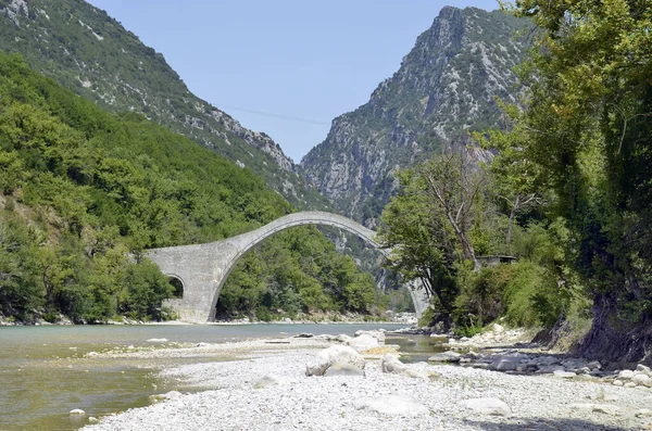 Grekland Plakabron Över Arakthos Floden Den Största Envälvda Stenbron Balkan — Stockfoto