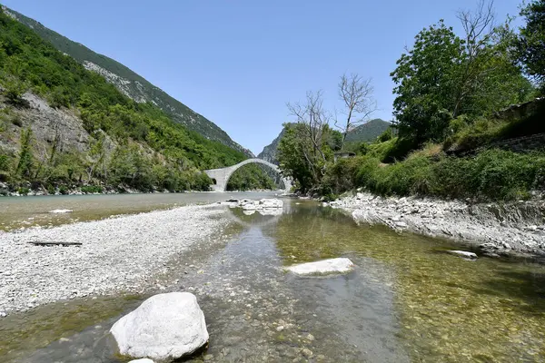 Grekland Plakabron Över Arakthos Floden Den Största Envälvda Stenbron Balkan — Stockfoto