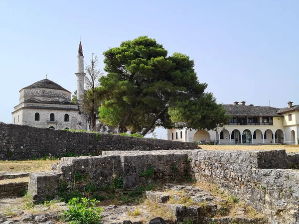 ギリシャのイオアニナ 2021年7月1日 フェティヤモスク エピロスの首都イオアニナの古いビザンチン様式の城でアリ パサとビザンチン博物館の墓 — ストック写真
