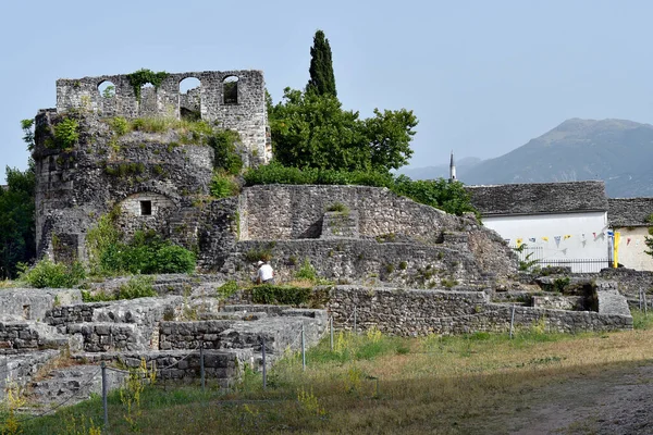 ギリシャ エピロスの首都イオアニナの古いビザンチン様式の城でアリ パサの宮殿とボヘミアの塔の遺跡 — ストック写真