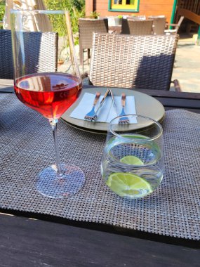 Avusturya, bir bardak geleneksel Schilcher ile yemekler kazandı.