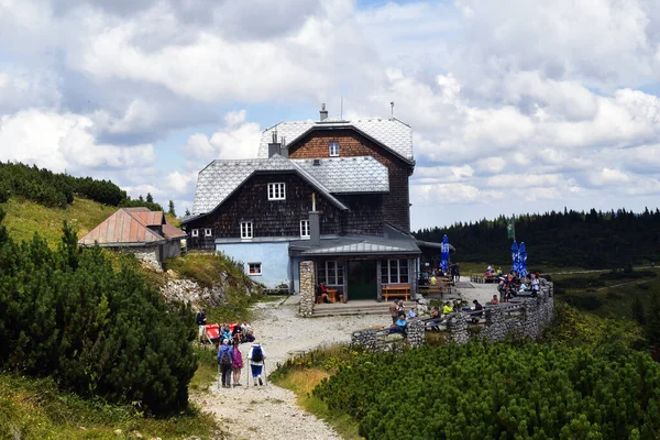 Hirschwang Österreich August 2022 Unbekannte Wanderer Machen Rast Berggasthof Ottohaus — Stockfoto