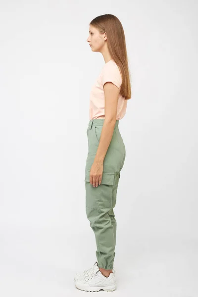 Chica Pantalones Carga Beige Camiseta —  Fotos de Stock