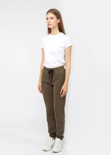 Chica Pantalones Carga Camiseta Blanca — Foto de Stock