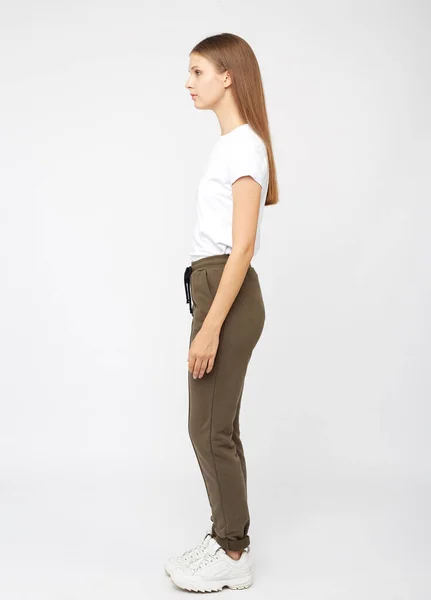 Chica Pantalones Carga Camiseta Blanca — Foto de Stock