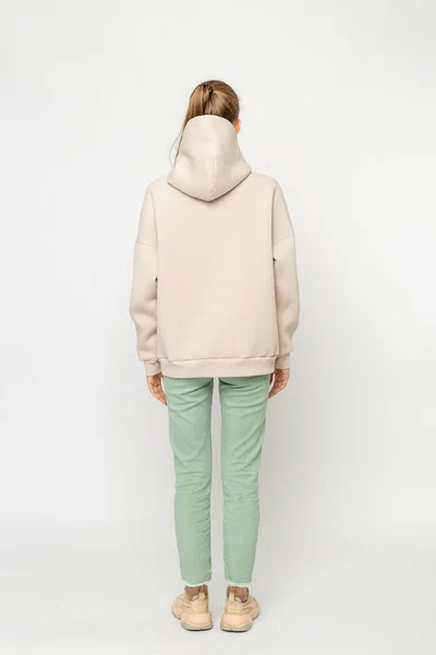 Meisje Groene Cargo Broek Beige Hoodie Geïsoleerd Wit — Stockfoto