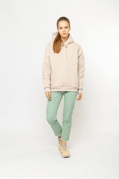 Chica Pantalones Carga Verde Sudadera Con Capucha Beige Aislada Blanco —  Fotos de Stock