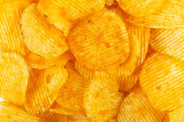 Çıtır patates cipsi, atıştırmalık dokuyu kapatır.