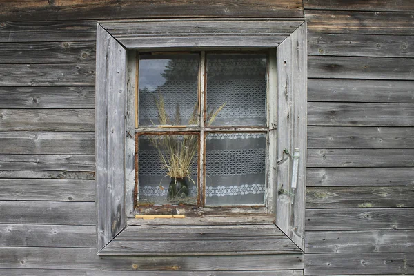 Kırsal evdeki eski penceresi — Stok fotoğraf