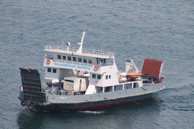 Olkhon, Baykal Gölü 'ndeki en büyük adadır. Adanın doğası çok sayıda turisti cezbeder. İki ya da üç feribot, gün ışığında, insanları ve arabaları Sakhyurt limanından adaya taşır..