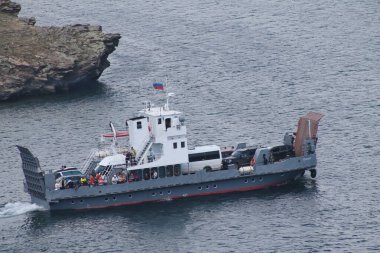Olkhon, Baykal Gölü 'ndeki en büyük adadır. Adanın doğası çok sayıda turisti cezbeder. İki ya da üç feribot, gün ışığında, insanları ve arabaları Sakhyurt limanından adaya taşır..