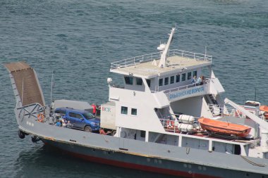 Olkhon, Baykal Gölü 'ndeki en büyük adadır. Adanın doğası çok sayıda turisti cezbeder. İki ya da üç feribot, gün ışığında, insanları ve arabaları Sakhyurt limanından adaya taşır..