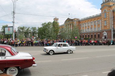 Irkutsk 'ta, Pazar günü, Haziran' ın başında, şehir günü kutlanır. 2014 'te, 7 Haziran' dı. Sabah bir geçit töreni var. Tatile okullar, üniversiteler, ticari firmalar ve kamu kuruluşları da katılıyor..