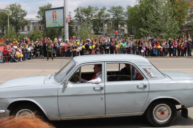 Irkutsk 'ta, Pazar günü, Haziran' ın başında, şehir günü kutlanır. 2014 'te, 7 Haziran' dı. Sabah bir geçit töreni var. Tatile okullar, üniversiteler, ticari firmalar ve kamu kuruluşları da katılıyor..