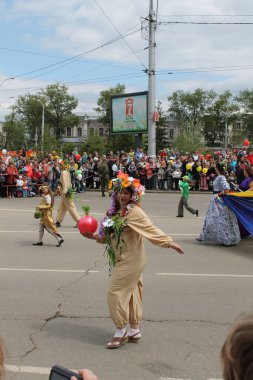 Irkutsk 'ta, Pazar günü, Haziran' ın başında, şehir günü kutlanır. 2014 'te, 7 Haziran' dı. Sabah bir geçit töreni var. Tatile okullar, üniversiteler, ticari firmalar ve kamu kuruluşları da katılıyor..