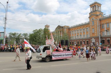 Irkutsk 'ta, Pazar günü, Haziran' ın başında, şehir günü kutlanır. 2014 'te, 7 Haziran' dı. Sabah bir geçit töreni var. Tatile okullar, üniversiteler, ticari firmalar ve kamu kuruluşları da katılıyor..