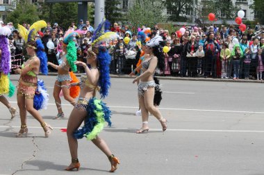 Irkutsk 'ta, Pazar günü, Haziran' ın başında, şehir günü kutlanır. 2014 'te, 7 Haziran' dı. Sabah bir geçit töreni var. Tatile okullar, üniversiteler, ticari firmalar ve kamu kuruluşları da katılıyor..
