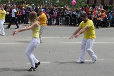 Irkutsk 'ta, Pazar günü, Haziran' ın başında, şehir günü kutlanır. 2014 'te, 7 Haziran' dı. Sabah bir geçit töreni var. Tatile okullar, üniversiteler, ticari firmalar ve kamu kuruluşları da katılıyor..