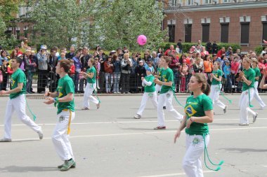 Irkutsk 'ta, Pazar günü, Haziran' ın başında, şehir günü kutlanır. 2014 'te, 7 Haziran' dı. Sabah bir geçit töreni var. Tatile okullar, üniversiteler, ticari firmalar ve kamu kuruluşları da katılıyor..