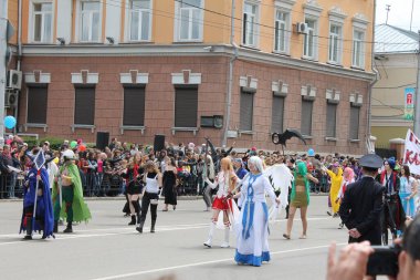 Irkutsk 'ta, Pazar günü, Haziran' ın başında, şehir günü kutlanır. 2014 'te, 7 Haziran' dı. Sabah bir geçit töreni var. Tatile okullar, üniversiteler, ticari firmalar ve kamu kuruluşları da katılıyor..