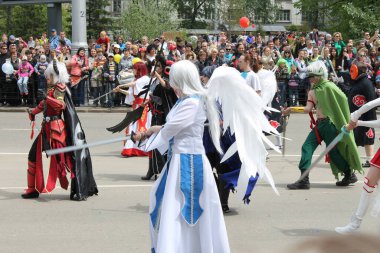 Irkutsk 'ta, Pazar günü, Haziran' ın başında, şehir günü kutlanır. 2014 'te, 7 Haziran' dı. Sabah bir geçit töreni var. Tatile okullar, üniversiteler, ticari firmalar ve kamu kuruluşları da katılıyor..